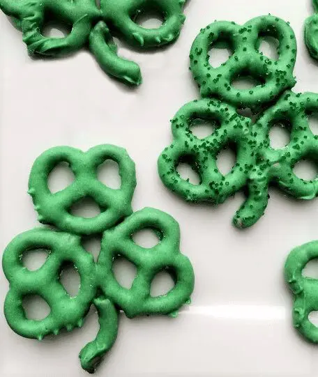 Shamrock dipped pretzels