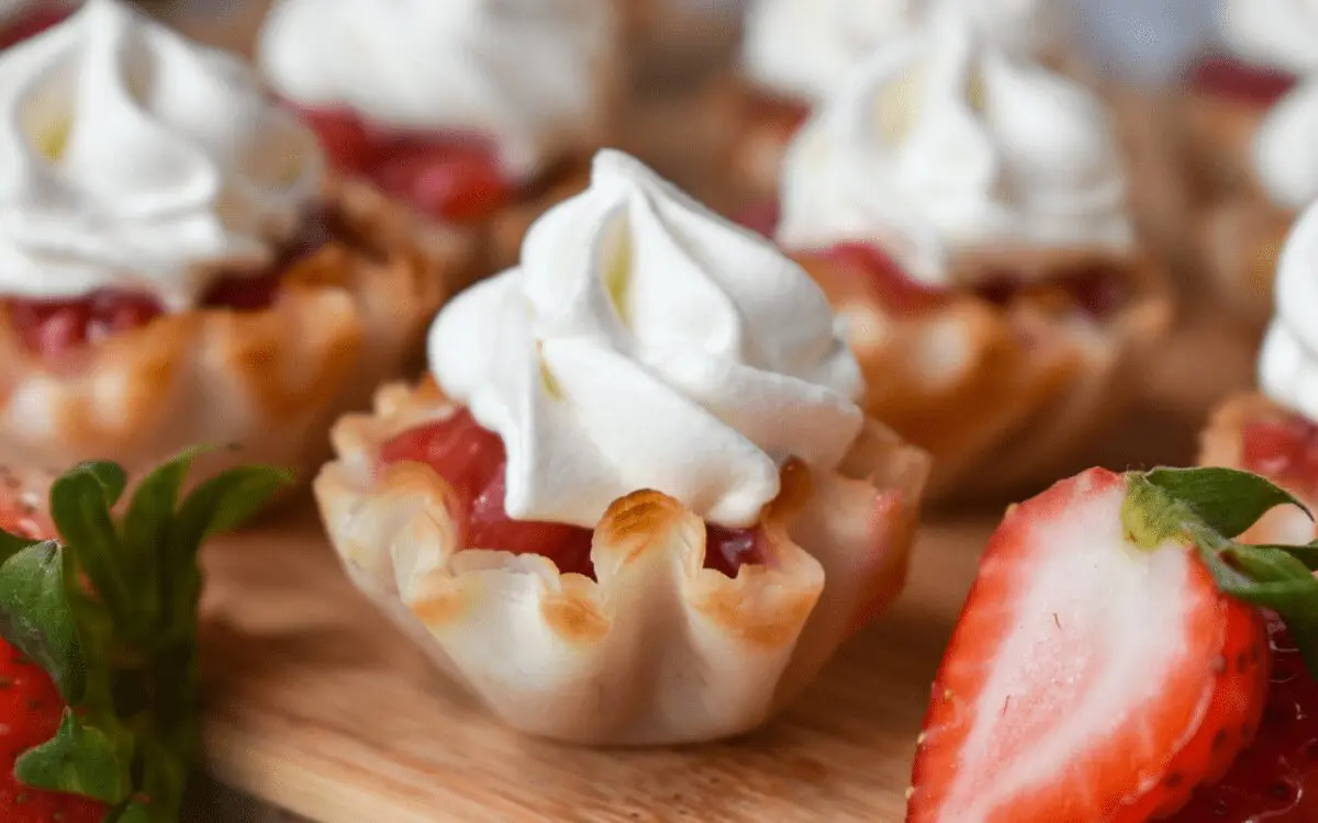 Strawberry dessert bites - EatWheat