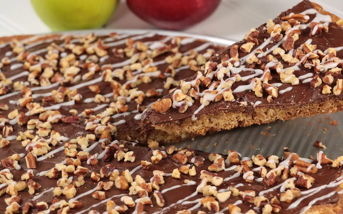 Apple 'N Spice Pizza Cookie