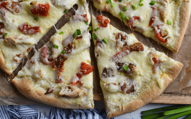 Photo: Chicken Alfredo Pizza