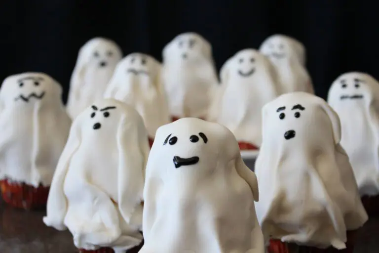 Photo: Boo-tiful Ghost Cupcakes.