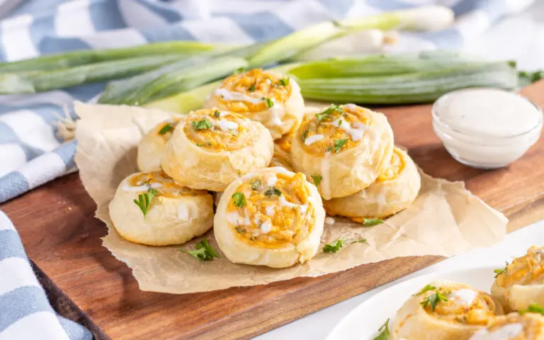 Buffalo Chicken Puff Pastry Pinwheels Aug25. Web-01