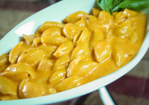 Chicken Enchilada Mac and cheese is an American favorite, but combine it with an enchilada sauce and you’ve got a flavor combo with a kick