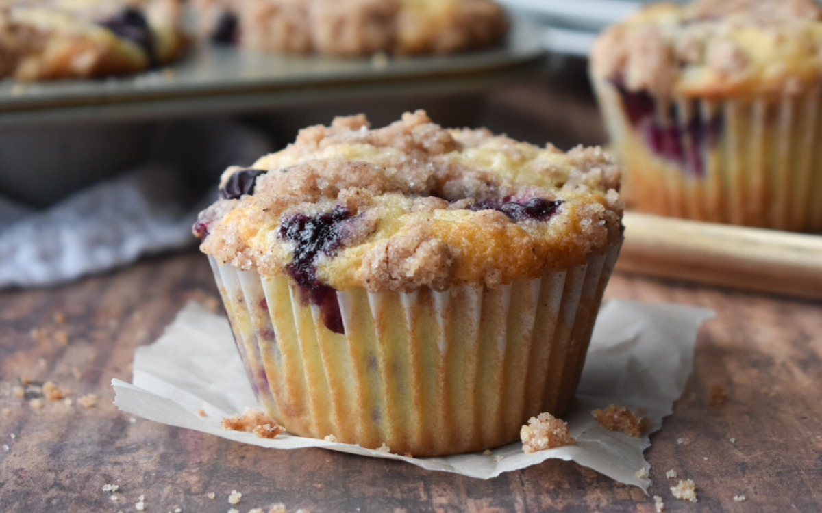 Photo: Blueberry muffins with cinnamon streusel topping.