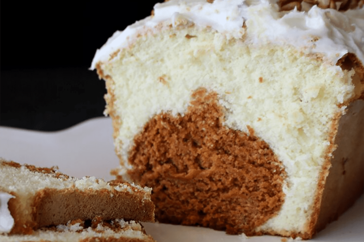 Photo: Peek-a-boo pumpkin cake.